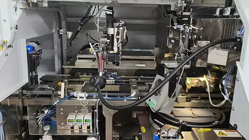 Il negozio di Singapore offre bevande alcoliche tramite chiosco self-service.