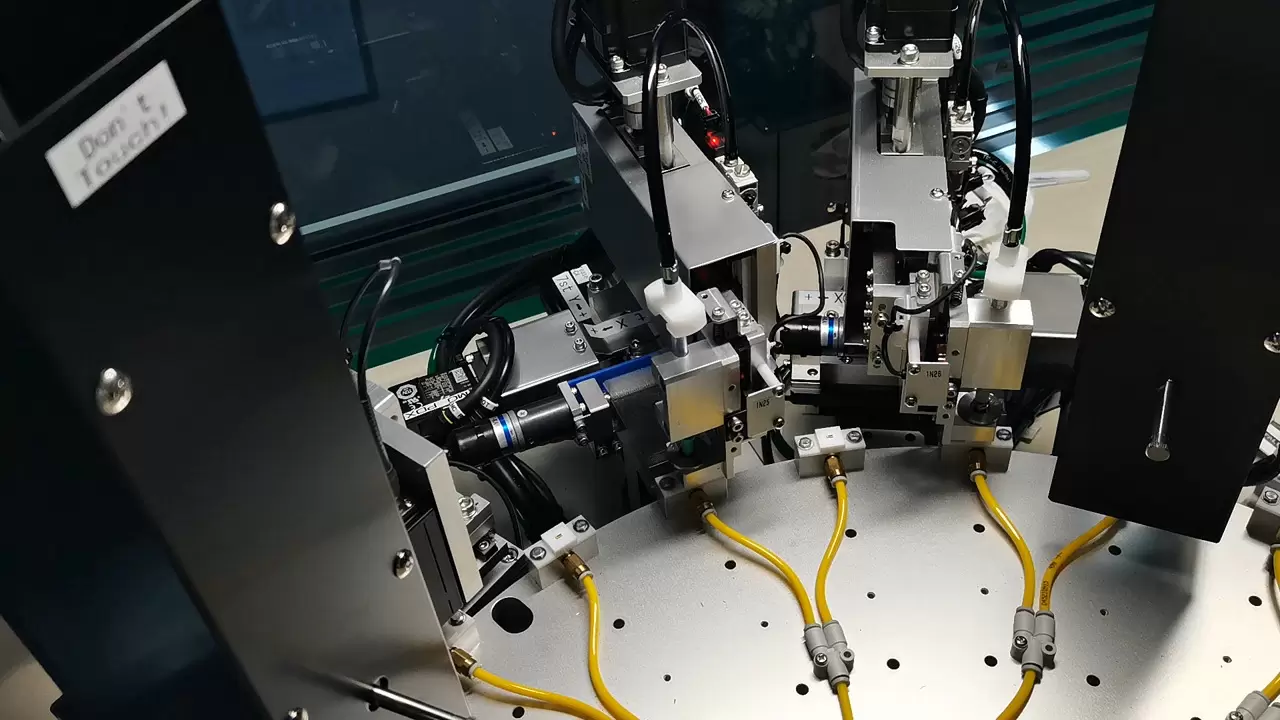 L'ascesa dei touch screen negli armadietti per le consegne express